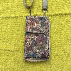 Cork Wallet / Cell phone holder NWOT. Adjustable crossbody strap. Zippered.
